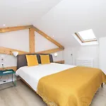 Charming Campo De Ourique Duplex Lisbona