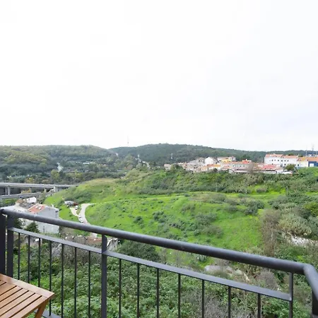 Charming Campo De Ourique Duplex Apartment Lissabon
