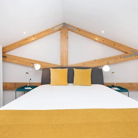 Charming Campo De Ourique Duplex Apartment